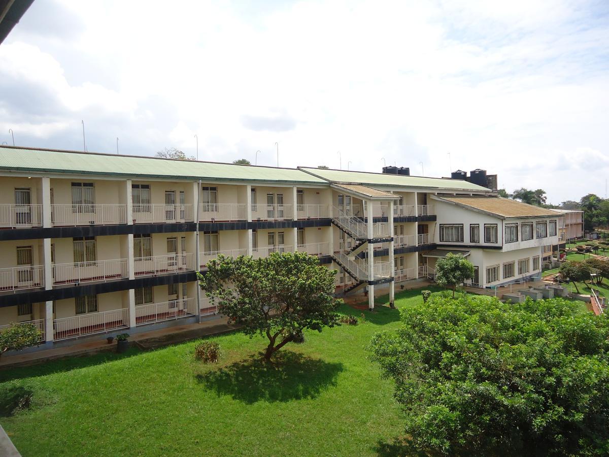 Brisk Hotel Triangle Njeru Buitenkant foto